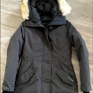 Canada goose jacket (authentic) women (M)